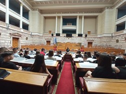 Οι μαθητές του 6ου Γυμνασίου Λάρισας στη Βουλή των Ελλήνων
